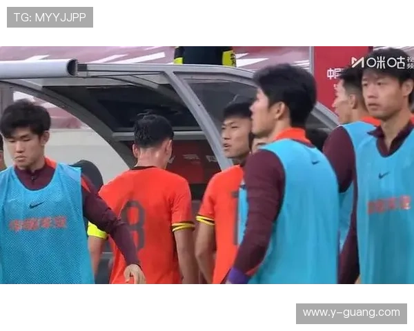 杜月徵破门父亲现场见证喜悦 杜月徵破门父亲现场见证喜悦